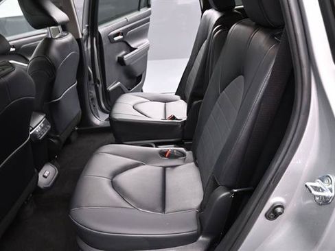 Certified 2025 Toyota Highlander XLE FWD image 17