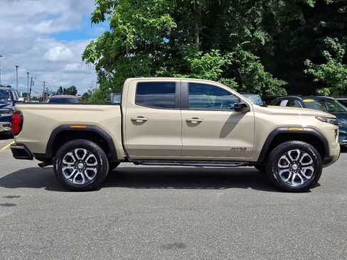 Used 2024 GMC Canyon AT4 w/ AT4 Premium Package AWD/4WD image 7