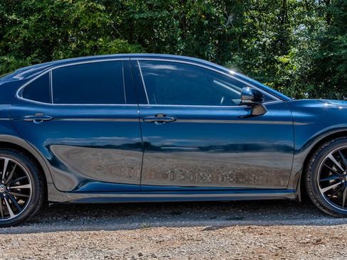 Used 2020 Toyota Camry XSE FWD image 6