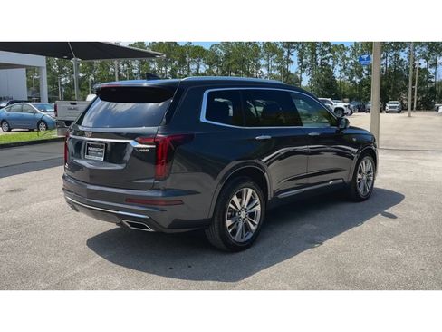 Used 2023 Cadillac XT6 Premium Luxury w/ Technology Package FWD image 8
