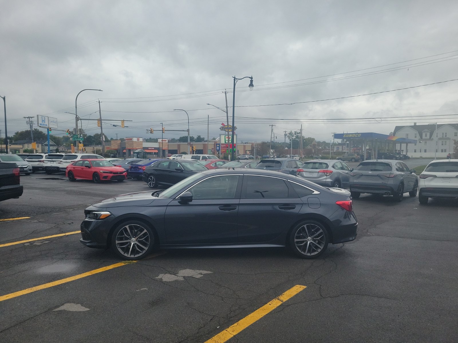 Used 2023 Honda Civic Touring image 2