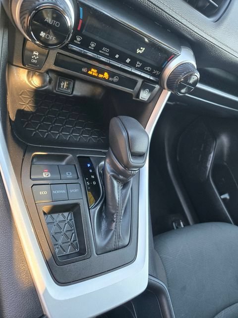 Certified 2025 Toyota RAV4 XLE FWD image 16