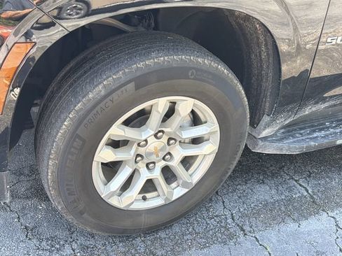 Used 2025 Chevrolet Suburban LT RWD image 4