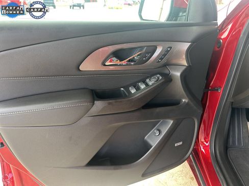 Used 2023 Chevrolet Traverse Premier FWD image 7