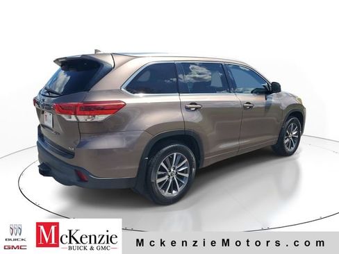 Used 2018 Toyota Highlander XLE FWD image 5