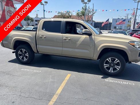 Used 2018 Toyota Tacoma TRD Sport RWD image 3