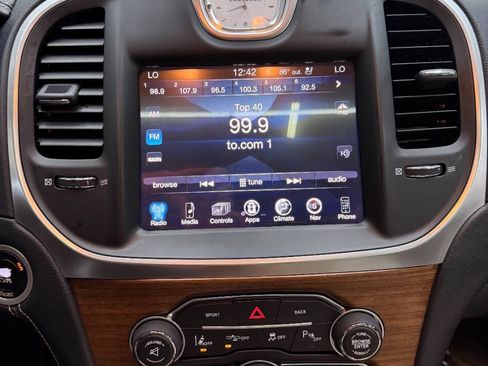Used 2015 Chrysler 300 C Platinum w/ Harman/Kardon Audio Group RWD image 27