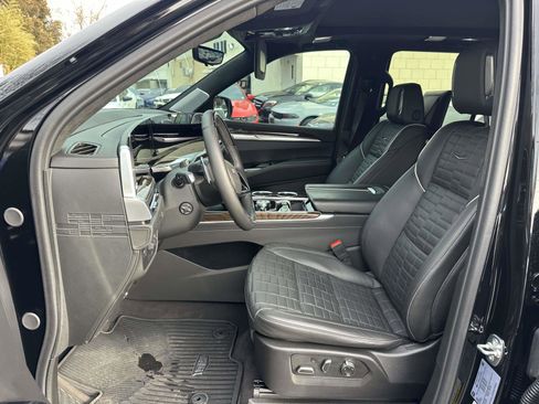 Used 2025 Cadillac Escalade Sport Platinum w/ LPO, ONYX Package image 12