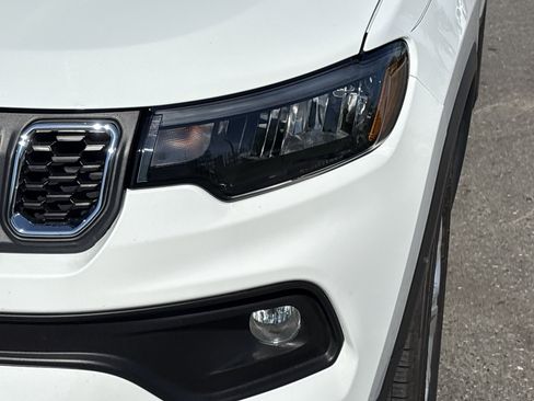 Certified 2025 Jeep Compass Latitude image 11