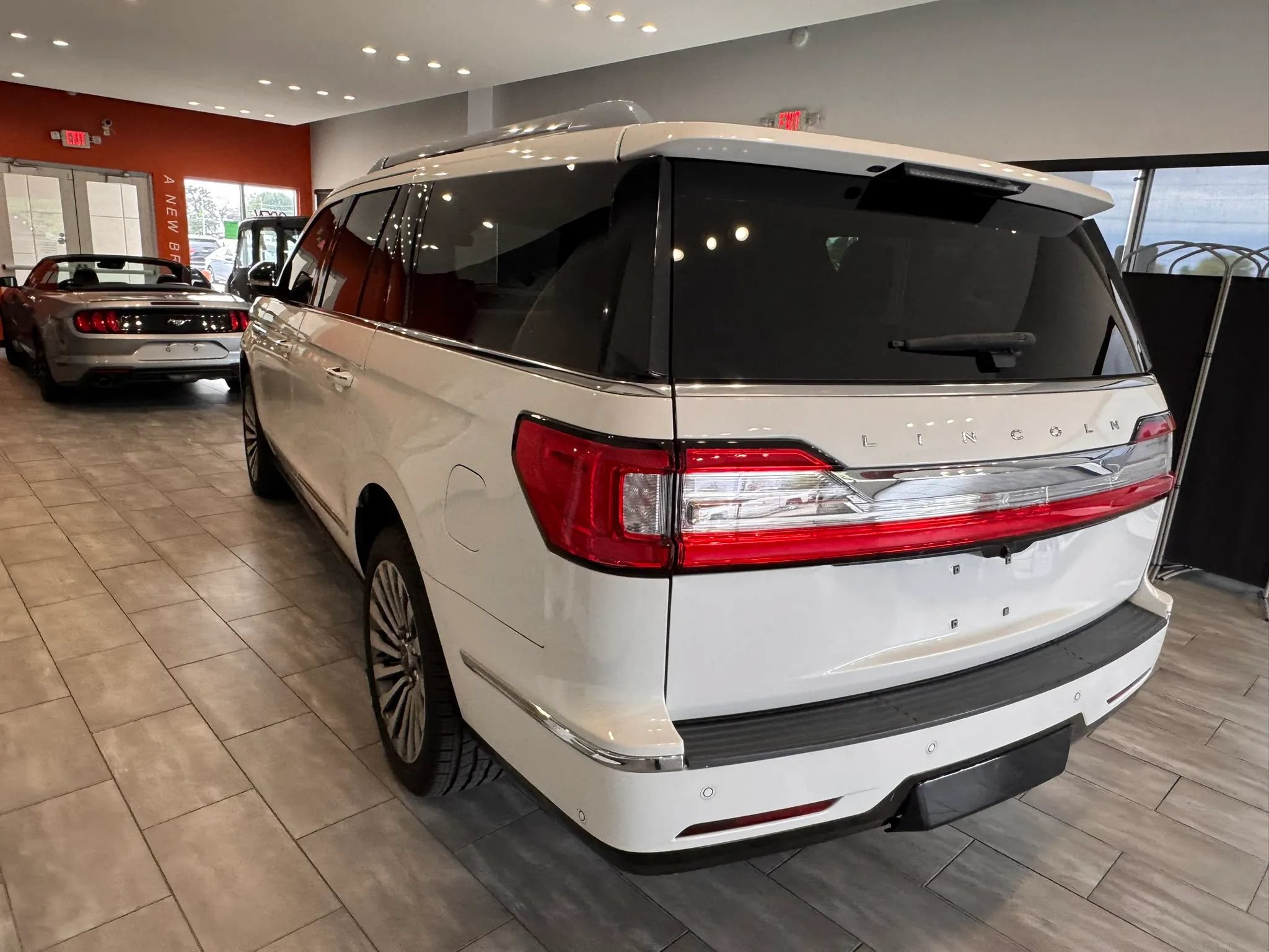 Used 2020 Lincoln Navigator L Reserve w/ Luxury Package AWD/4WD image 10