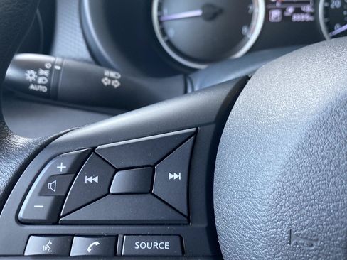Certified 2025 Nissan Kicks Play S FWD image 31