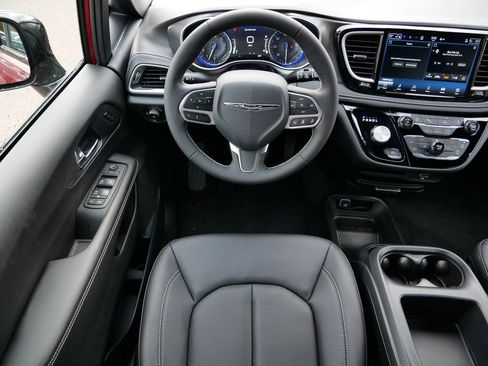 New 2026 Chrysler Pacifica Select AWD/4WD image 14