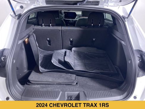 Used 2024 Chevrolet Trax RS FWD image 12