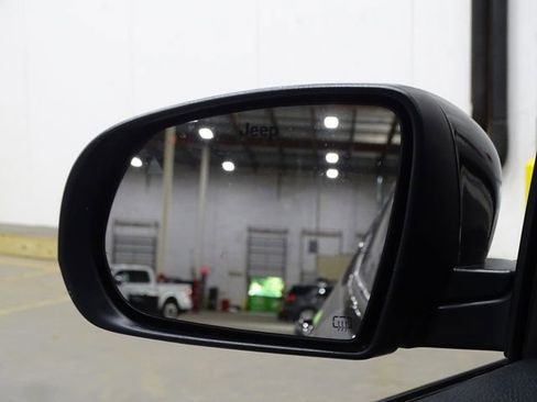 Used 2022 Jeep Compass Latitude image 39