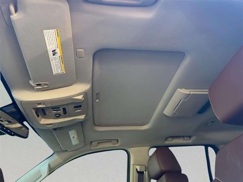 Used 2018 Chevrolet Tahoe Premier AWD/4WD image 11