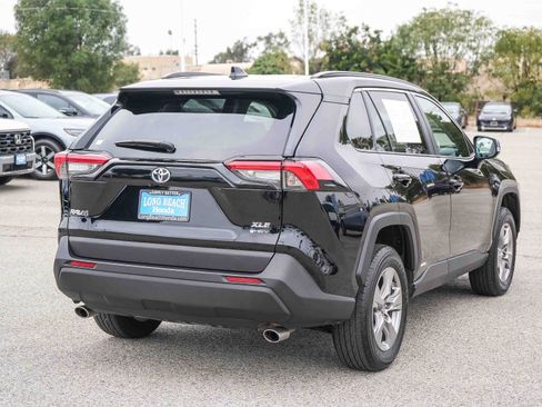 Used 2025 Toyota RAV4 XLE AWD/4WD image 7