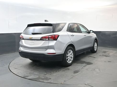 Used 2022 Chevrolet Equinox LS w/ LS Convenience Package AWD/4WD image 5