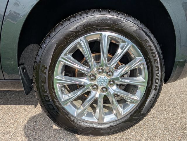 Used 2018 Buick Enclave Essence AWD/4WD image 31