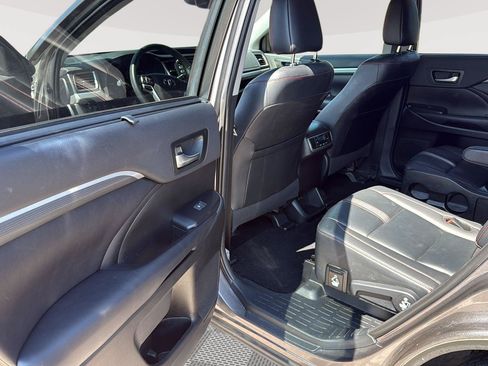 Used 2019 Toyota Highlander SE AWD/4WD image 10