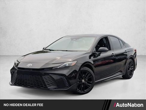 Used 2025 Toyota Camry SE FWD image 1