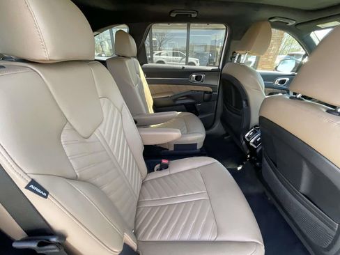 Used 2025 Kia Sorento SX Prestige w/ Olive Brown Leather Package image 19