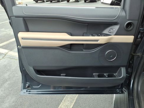 Certified 2022 Ford Expedition XLT image 18