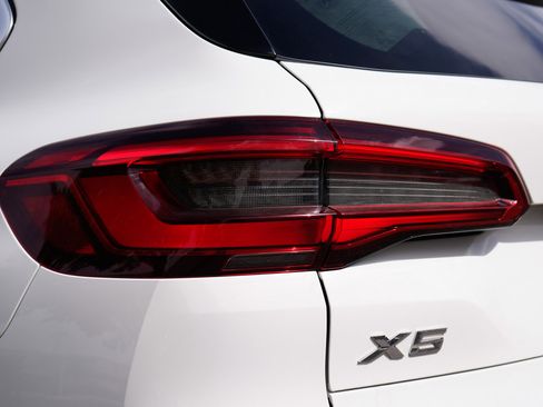 Used 2019 BMW X5 xDrive40i w/ Premium Package 2 AWD/4WD image 7