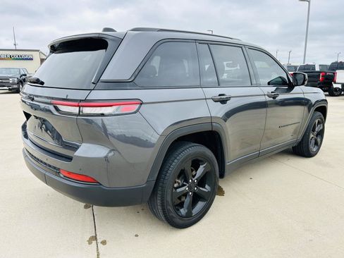 Used 2023 Jeep Grand Cherokee Limited w/ Black Appearance Package AWD/4WD image 42