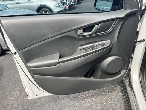 Used 2023 Hyundai Kona SEL w/ Winter Weather Package FWD image 9