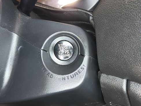 Used 2016 Jeep Renegade Trailhawk AWD/4WD image 24