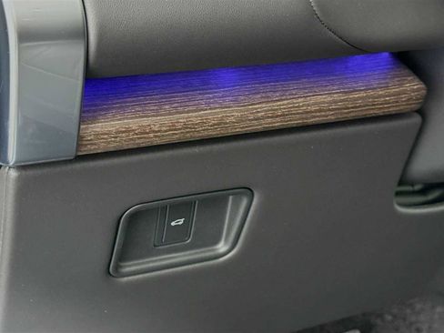 New 2025 Land Rover Range Rover SE image 10