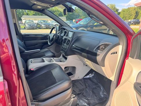 Used 2019 Dodge Grand Caravan SXT FWD image 26