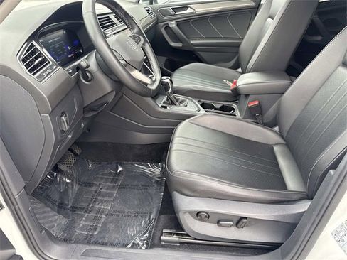Certified 2022 Volkswagen Tiguan SE image 13