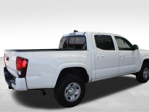 Used 2020 Toyota Tacoma SR AWD/4WD image 17