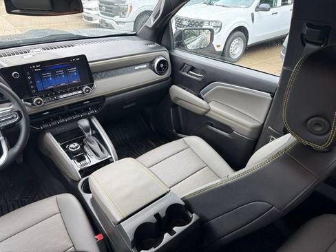 Used 2025 Chevrolet Colorado ZR2 w/ Technology Package AWD/4WD image 20