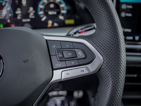 New 2026 Volkswagen Tiguan SE R-Line image 15