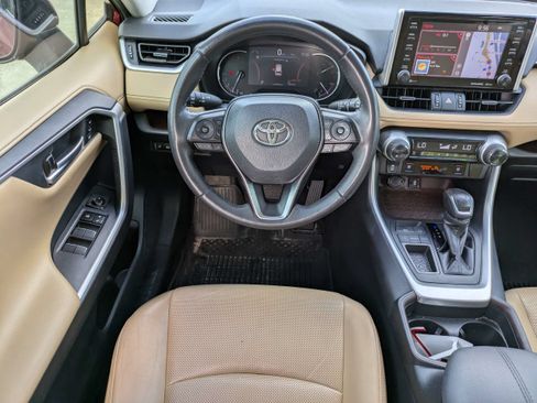Used 2019 Toyota RAV4 Limited w/ Cold Weather Package FWD image 15