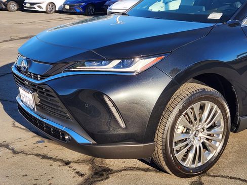 Used 2023 Toyota Venza Limited image 19