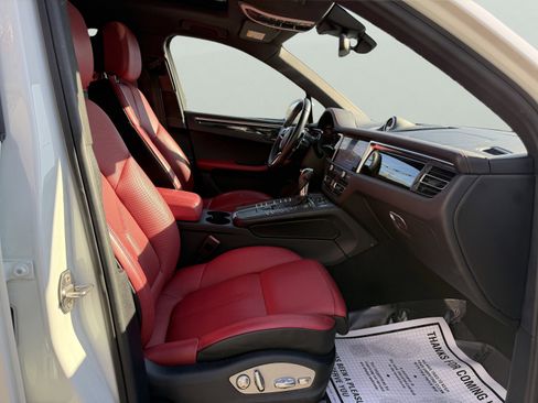 Used 2020 Porsche Macan image 44
