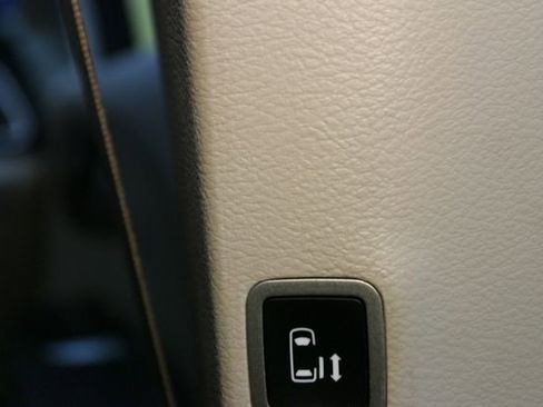 Used 2020 Chrysler Voyager Lxi FWD image 15