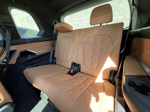 Used 2023 BMW X7 xDrive40i w/ M Sport Package AWD/4WD image 31