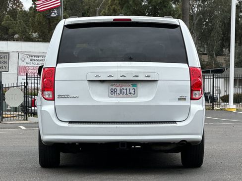 Used 2019 Dodge Grand Caravan SXT image 4