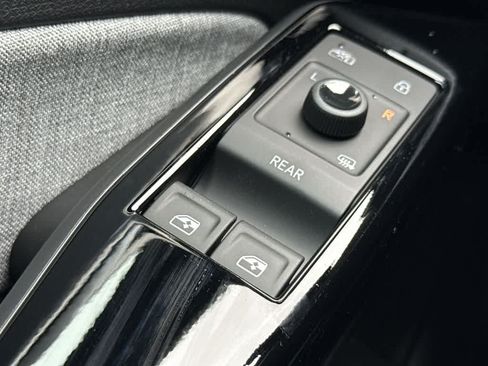 New 2026 Volkswagen ID.4 Pro AWD/4WD image 17