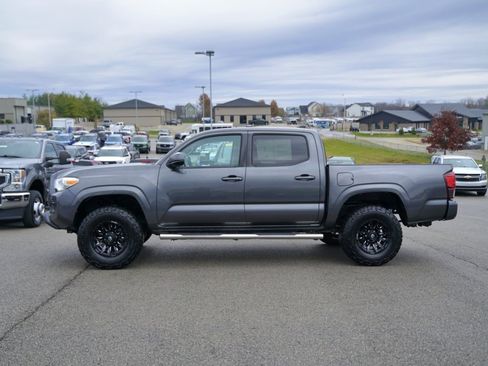 Used 2019 Toyota Tacoma SR w/ SR Convenience Package image 9
