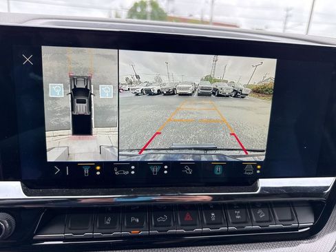 Used 2024 Chevrolet Silverado 2500 ZR2 w/ Technology Package image 29