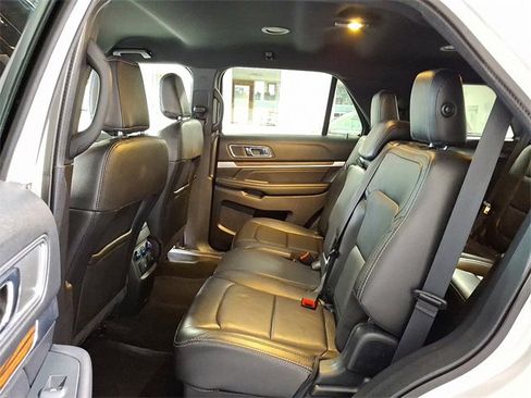 Used 2018 Ford Explorer Limited image 10