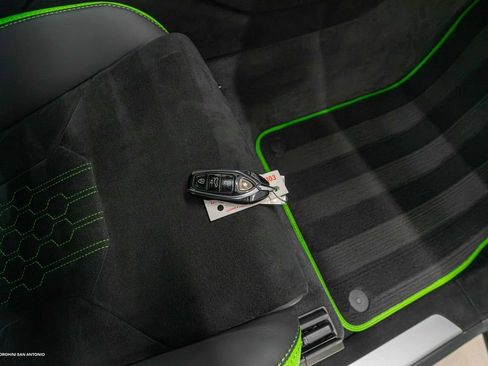 Used 2024 Lamborghini Urus Performante AWD/4WD image 34
