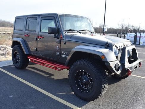 Used 2017 Jeep Wrangler Unlimited Sahara w/ Max Tow Package image 10