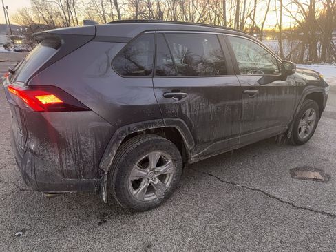 Used 2022 Toyota RAV4 XLE image 4