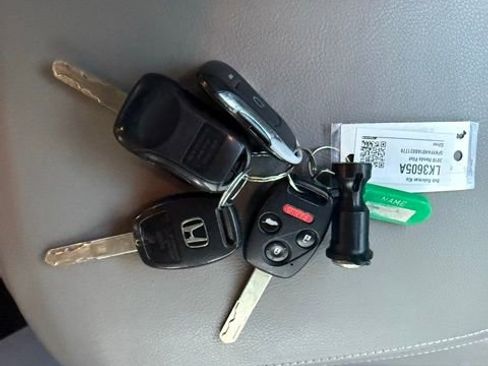 Used 2010 Honda Pilot Touring image 21